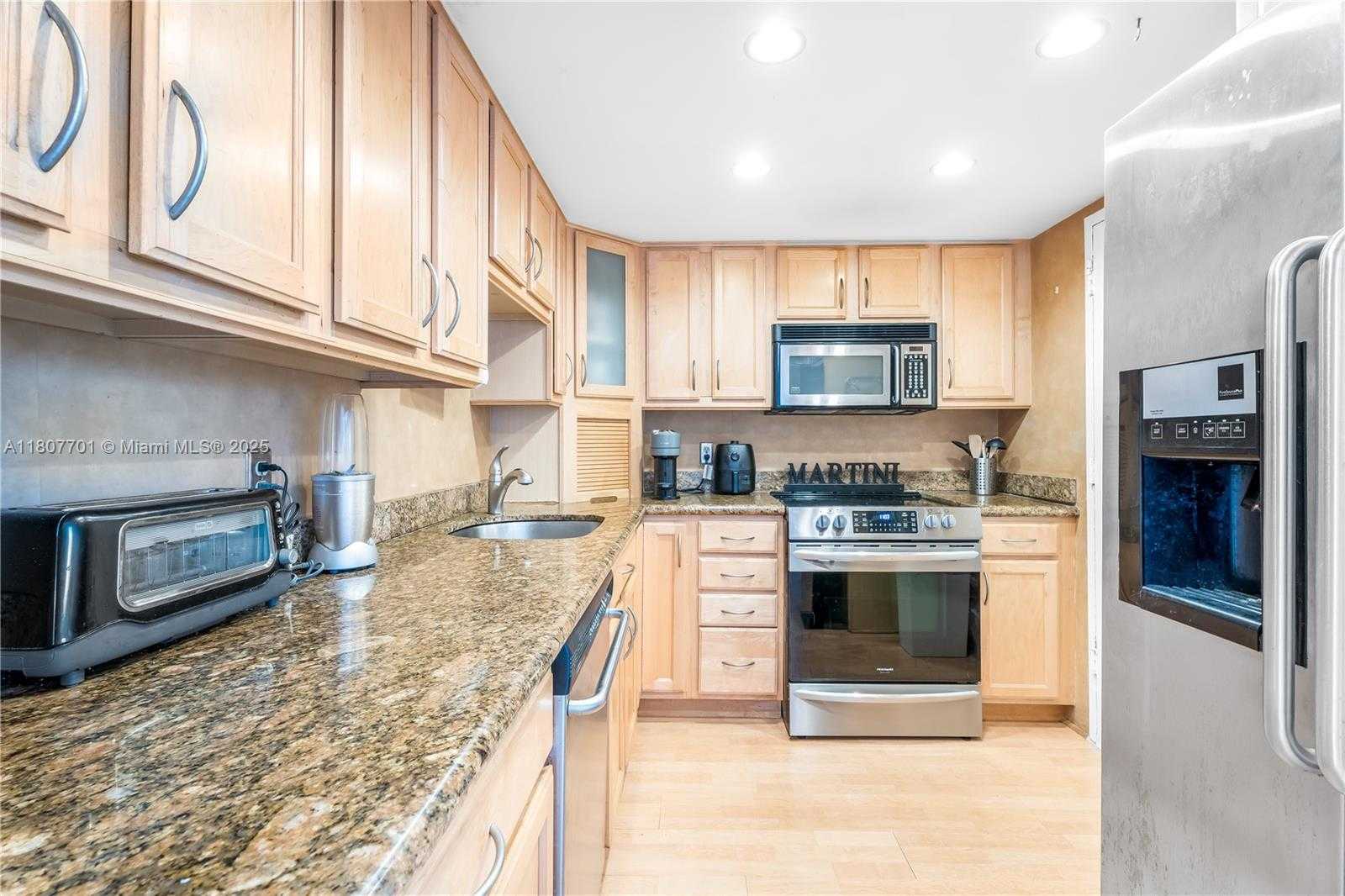 Small Image of 800 WEST AVE #502, Miami Beach Number 7