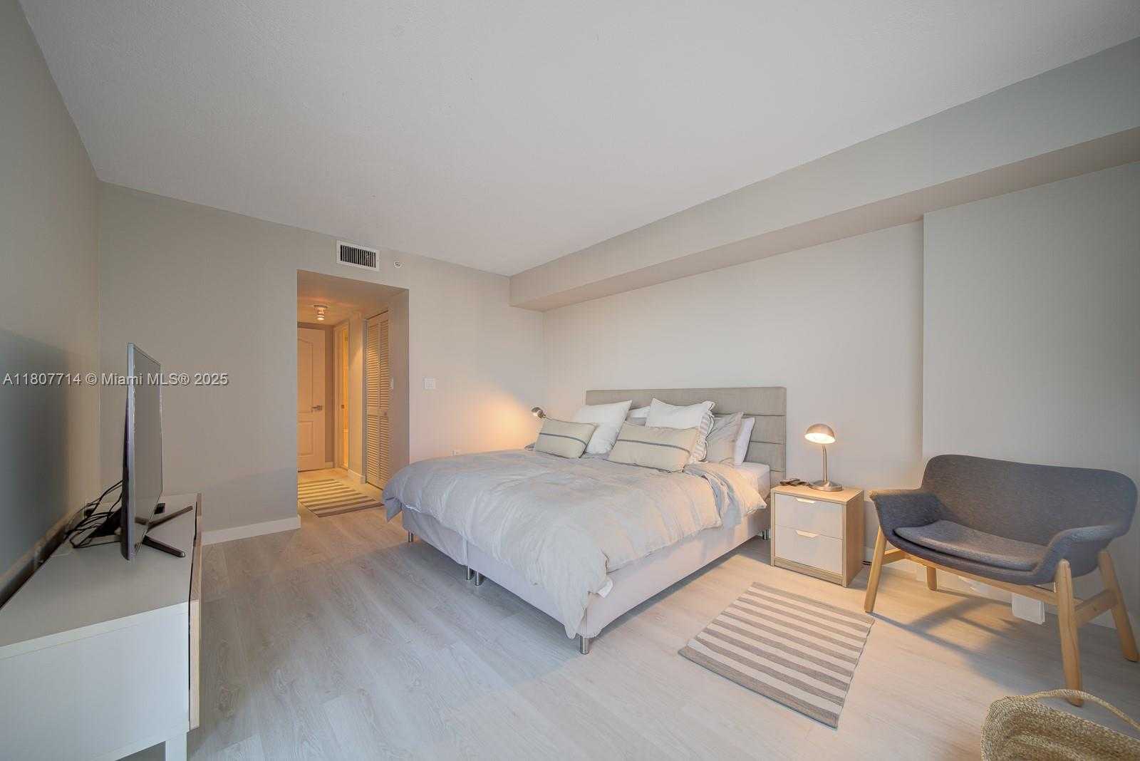 Small Image of 1900 SUNSET HARBOUR DR #1005, Miami Beach Number 16