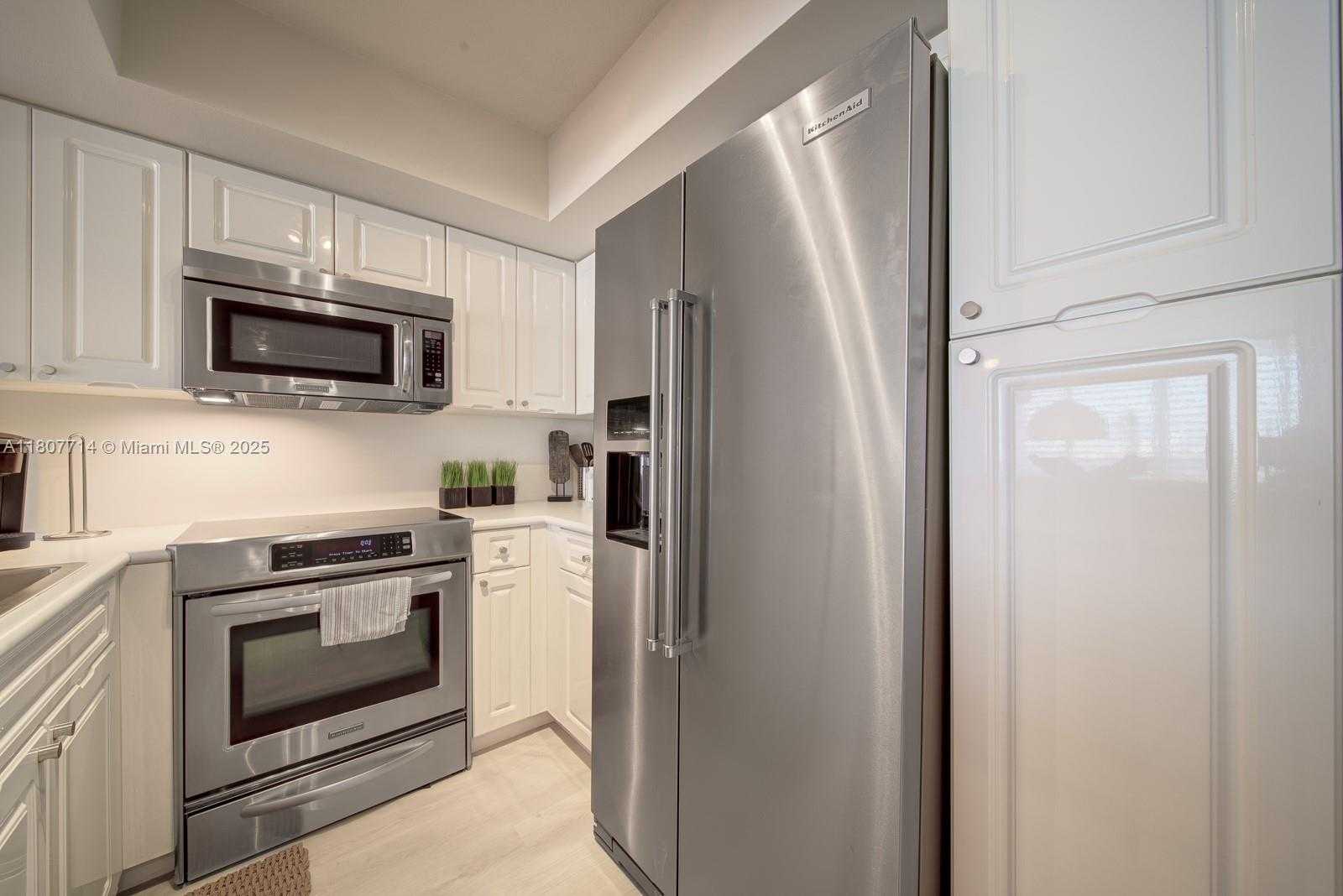 Small Image of 1900 SUNSET HARBOUR DR #1005, Miami Beach Number 4