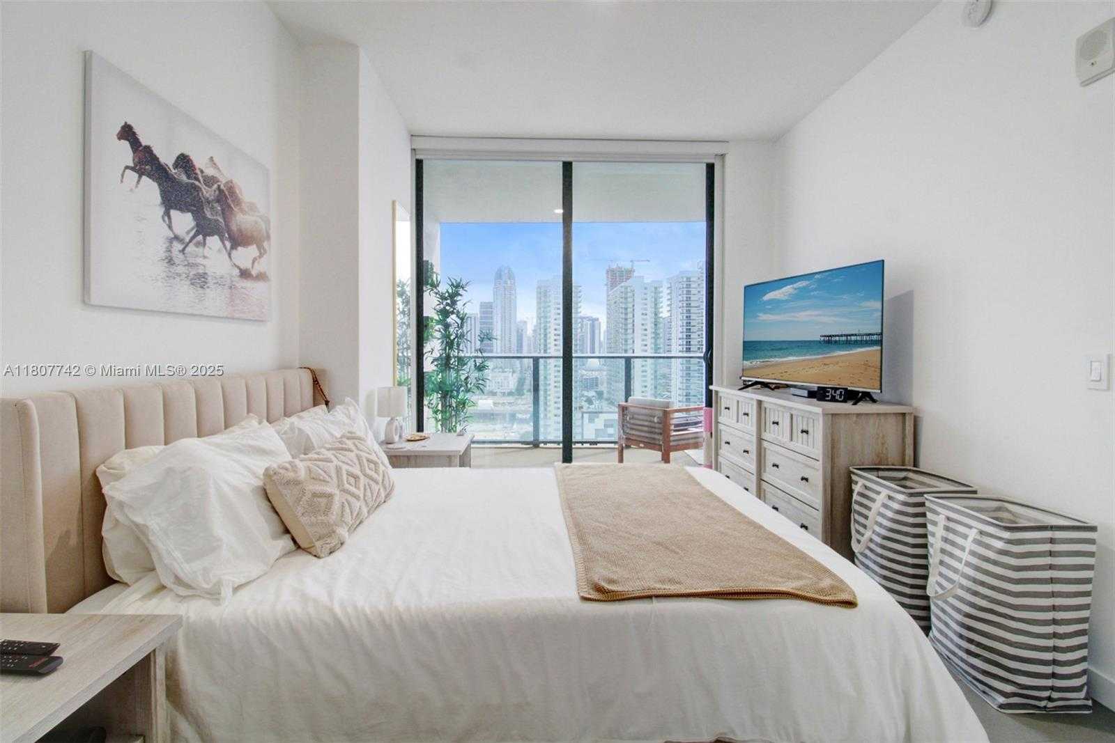Small Image of 1600 NORTH EAST 1ST AVE #2207, Miami Number 8