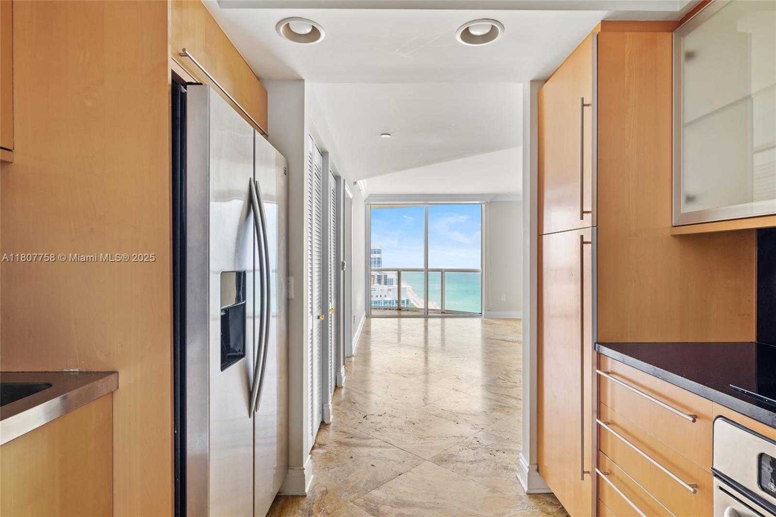 Small Image of 6365 COLLINS AVE #3011, Miami Beach Number 10