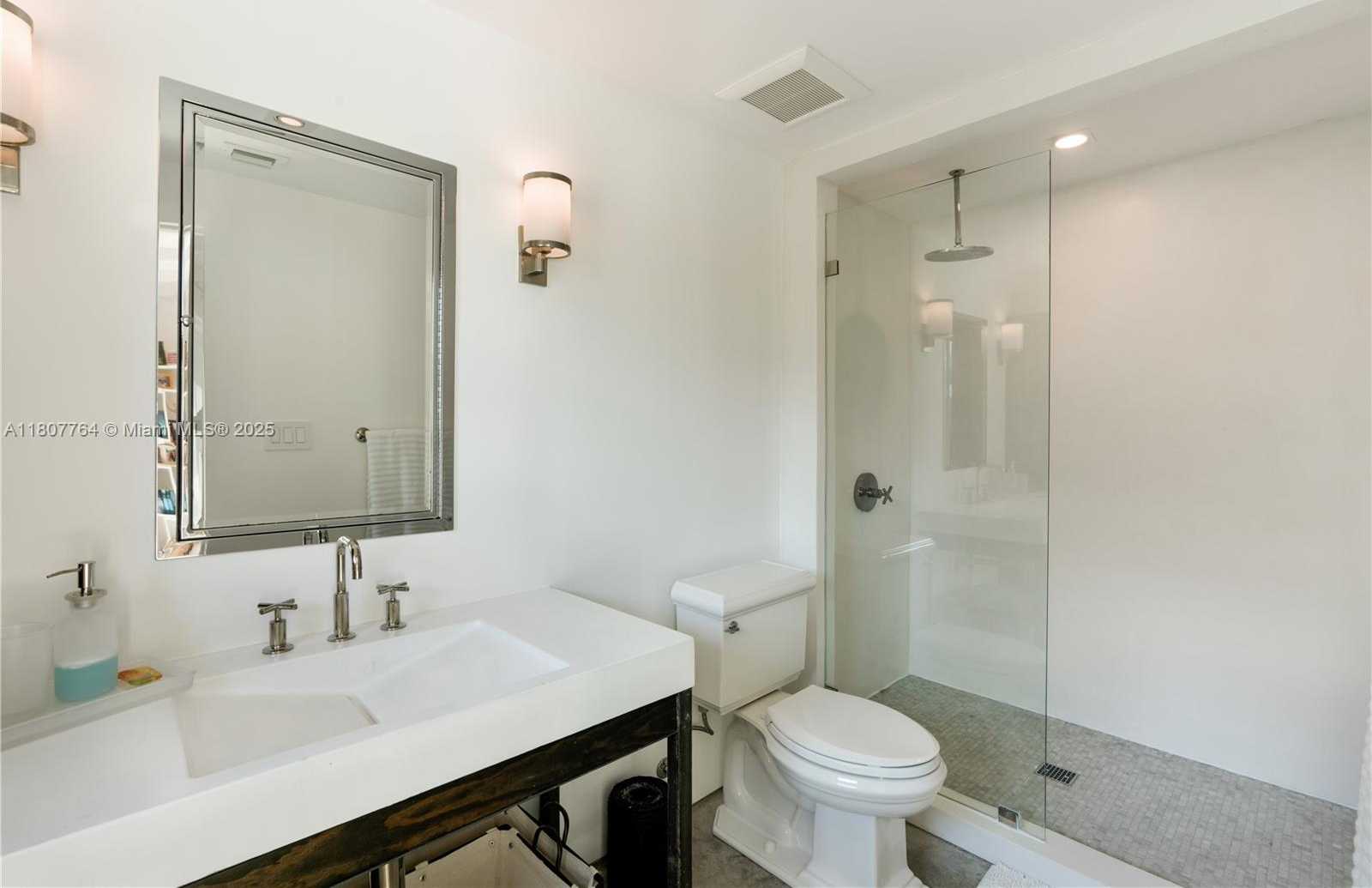 Small Image of 270 ISLAND DR, Key Biscayne Number 12