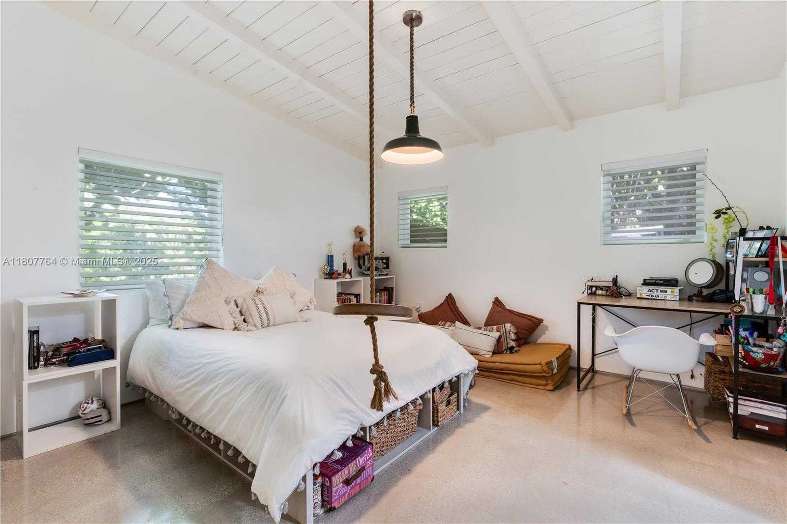 Small Image of 270 ISLAND DR, Key Biscayne Number 17