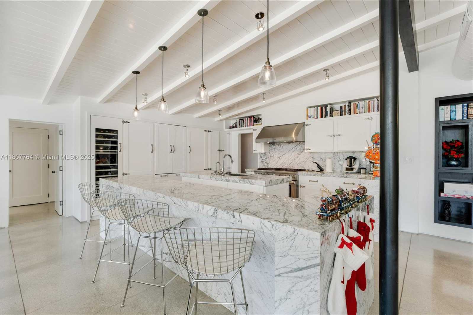 Small Image of 270 ISLAND DR, Key Biscayne Number 18