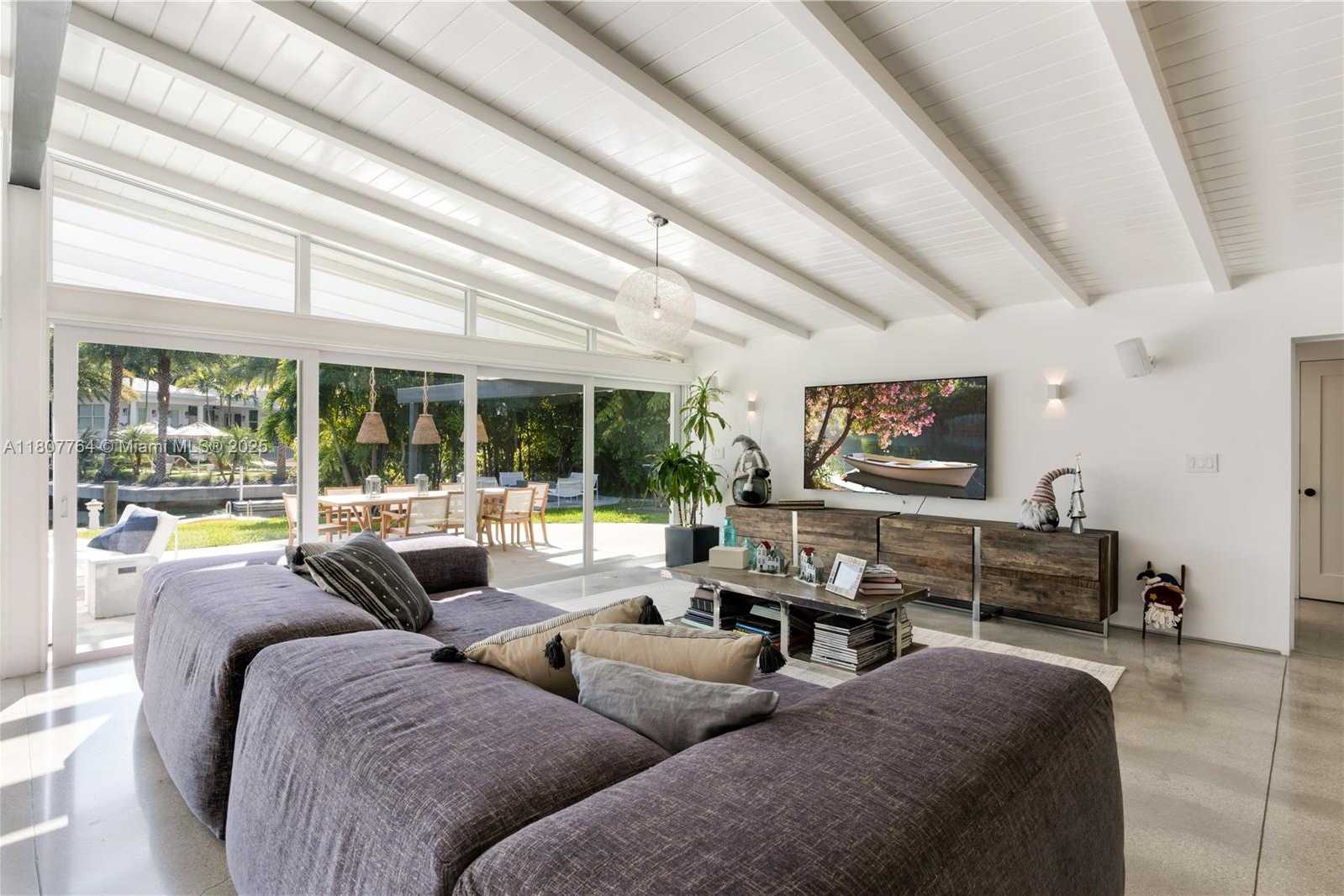 Small Image of 270 ISLAND DR, Key Biscayne Number 2