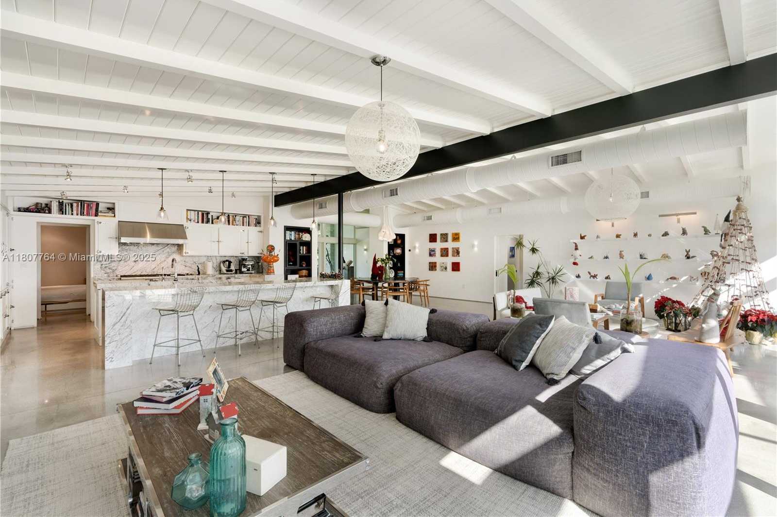Small Image of 270 ISLAND DR, Key Biscayne Number 3