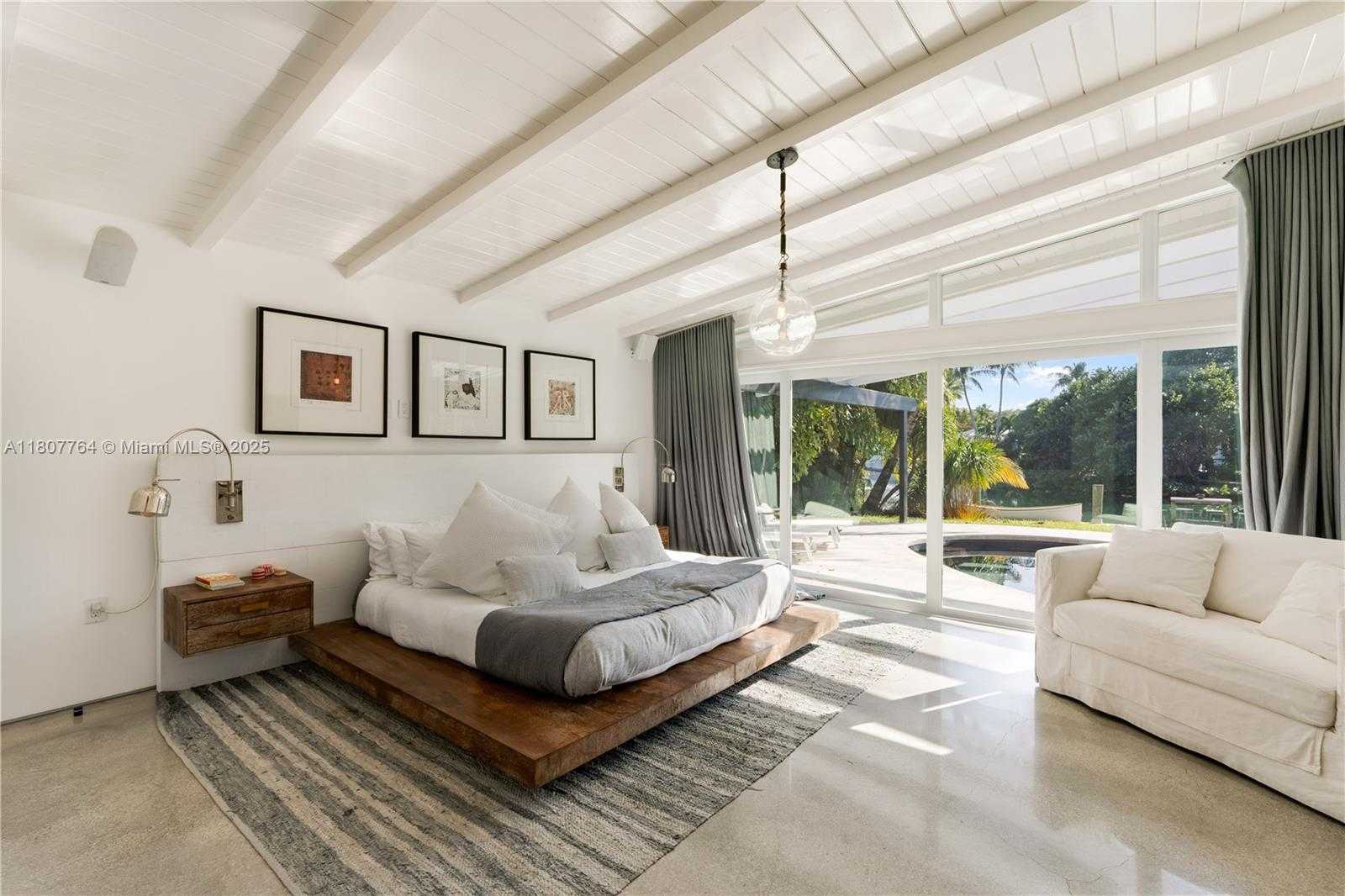 Small Image of 270 ISLAND DR, Key Biscayne Number 4