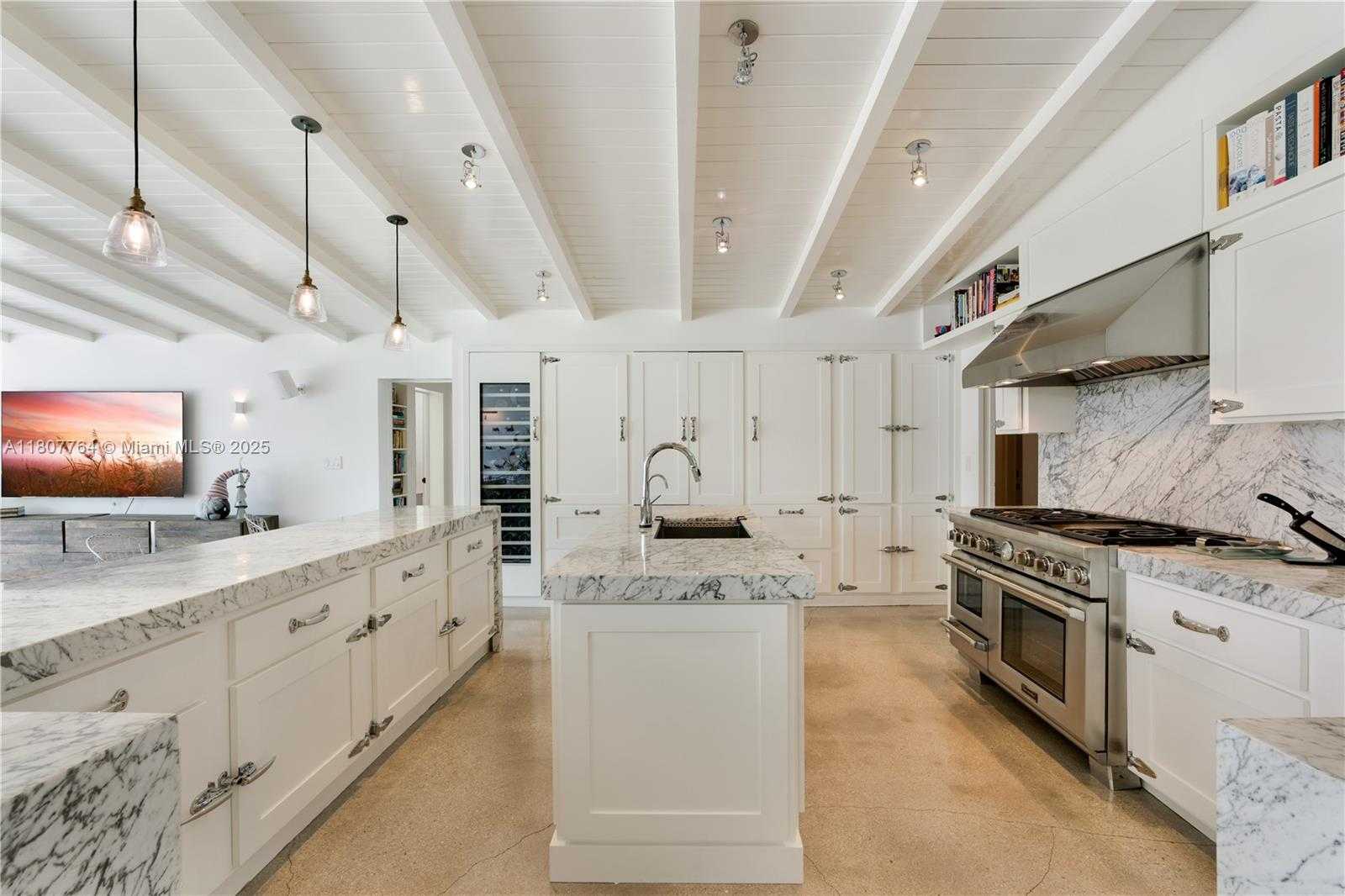 Small Image of 270 ISLAND DR, Key Biscayne Number 6