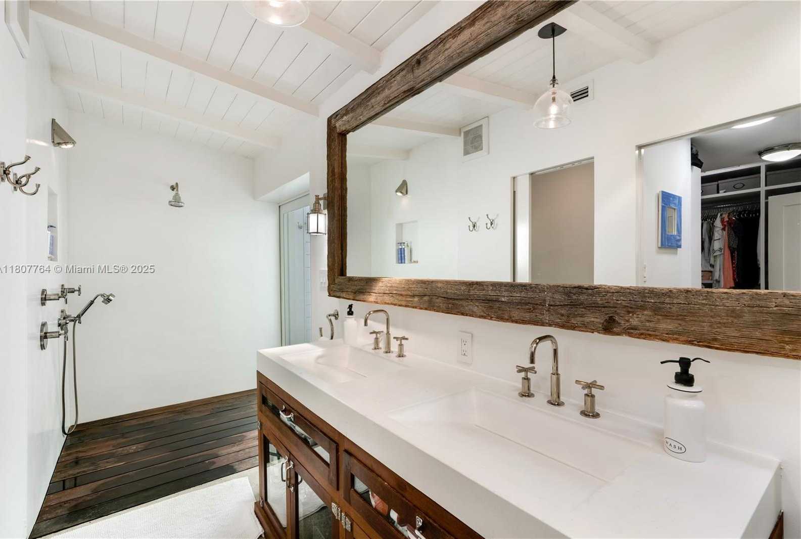 Small Image of 270 ISLAND DR, Key Biscayne Number 8