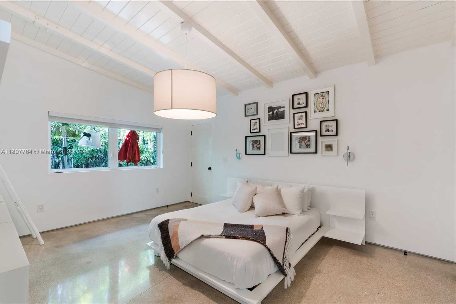 Small Image of 270 ISLAND DR, Key Biscayne Number 9