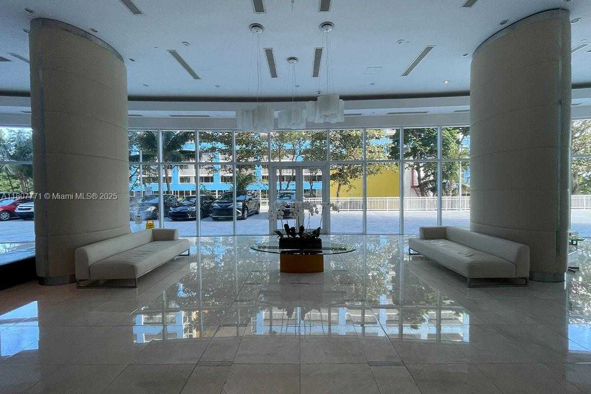 Small Image of 2101 BRICKELL AVE #1709, Miami Number 2