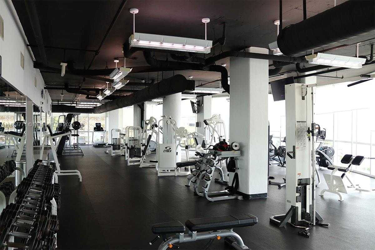 Small Image of 2101 BRICKELL AVE #1709, Miami Number 4