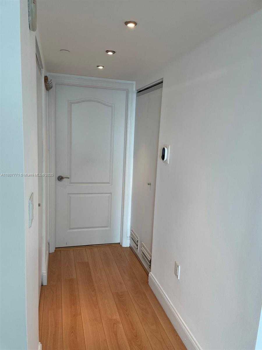 Small Image of 2101 BRICKELL AVE #1709, Miami Number 5