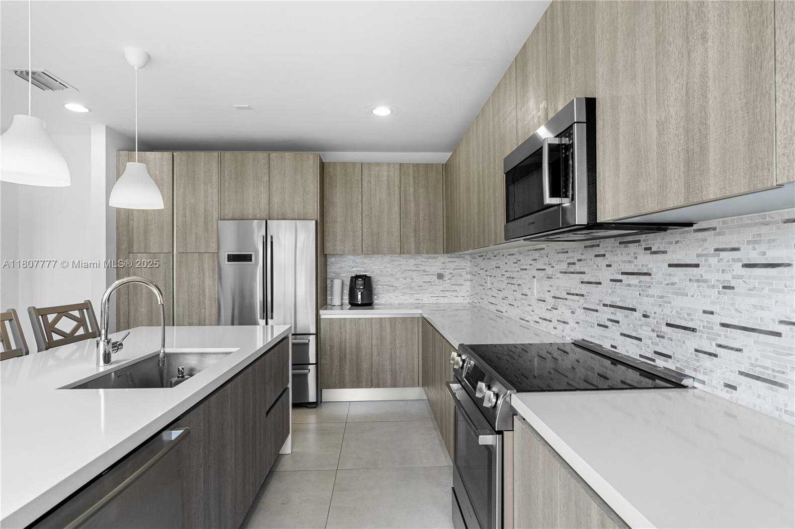 Small Image of 10330 NORTH WEST 68TH ST, Doral Number 21
