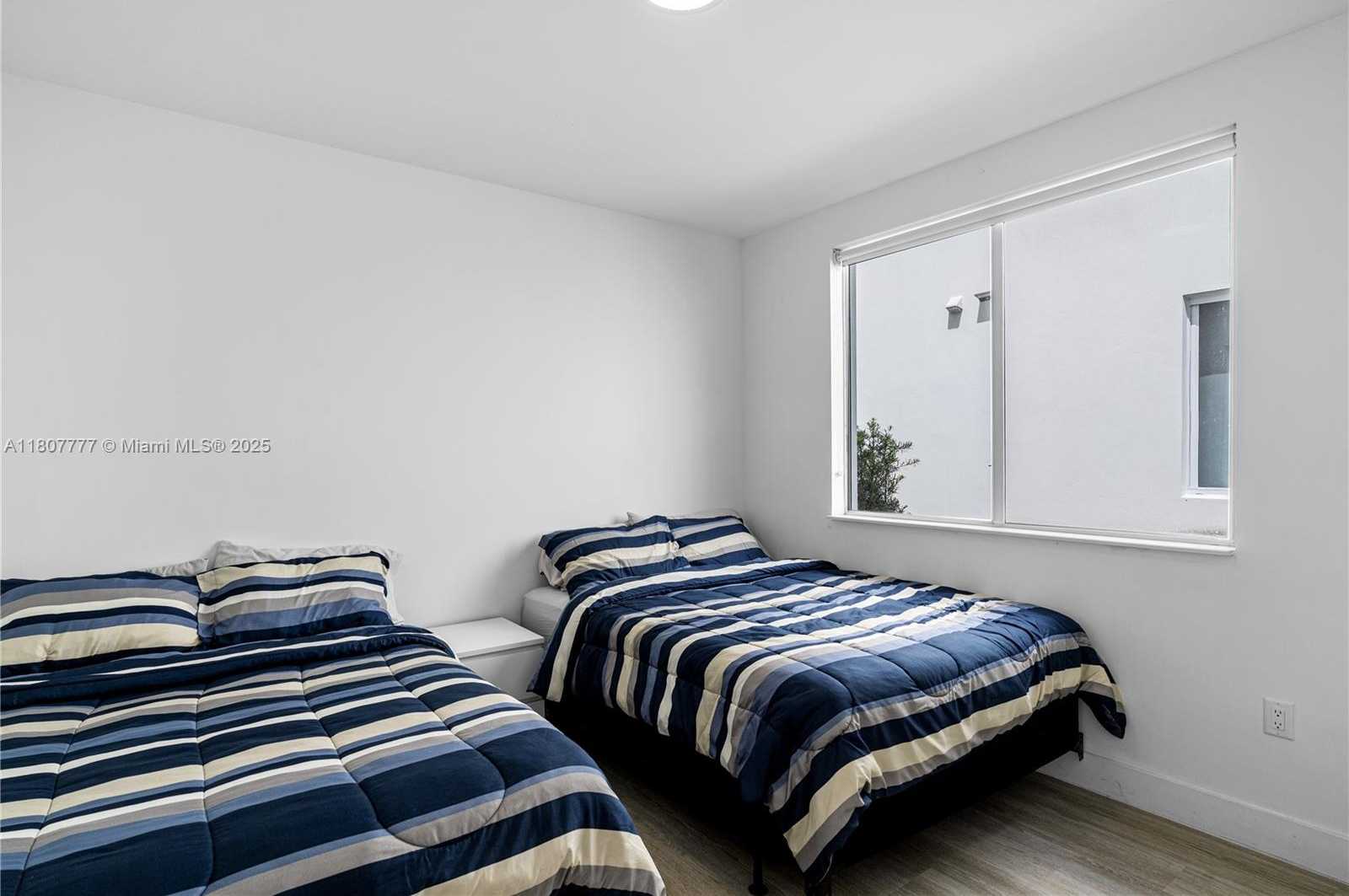 Small Image of 10330 NORTH WEST 68TH ST, Doral Number 23