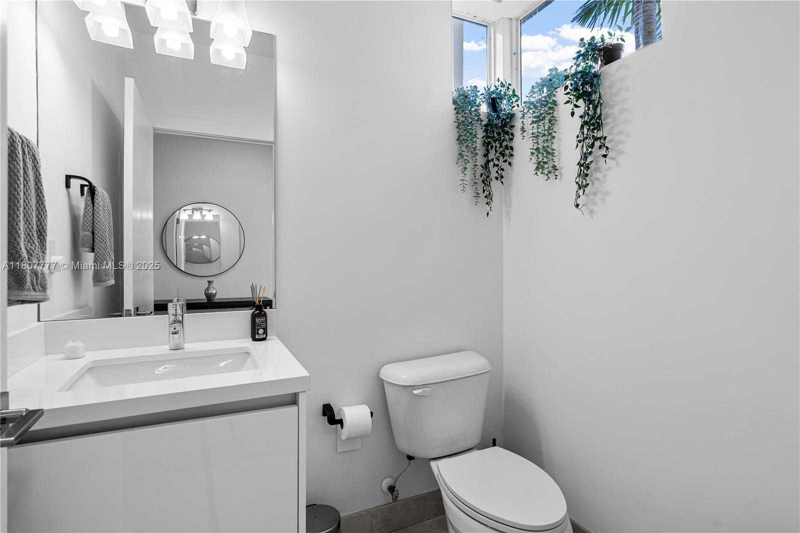 Small Image of 10330 NORTH WEST 68TH ST, Doral Number 24