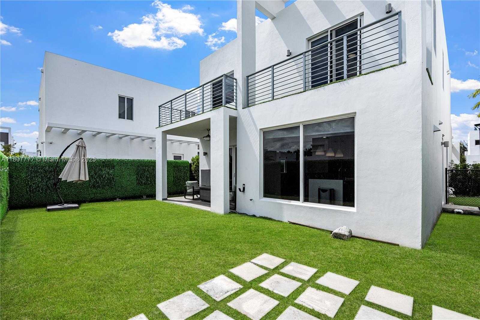 Small Image of 10330 NORTH WEST 68TH ST, Doral Number 3