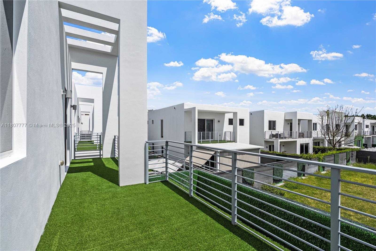 Small Image of 10330 NORTH WEST 68TH ST, Doral Number 41