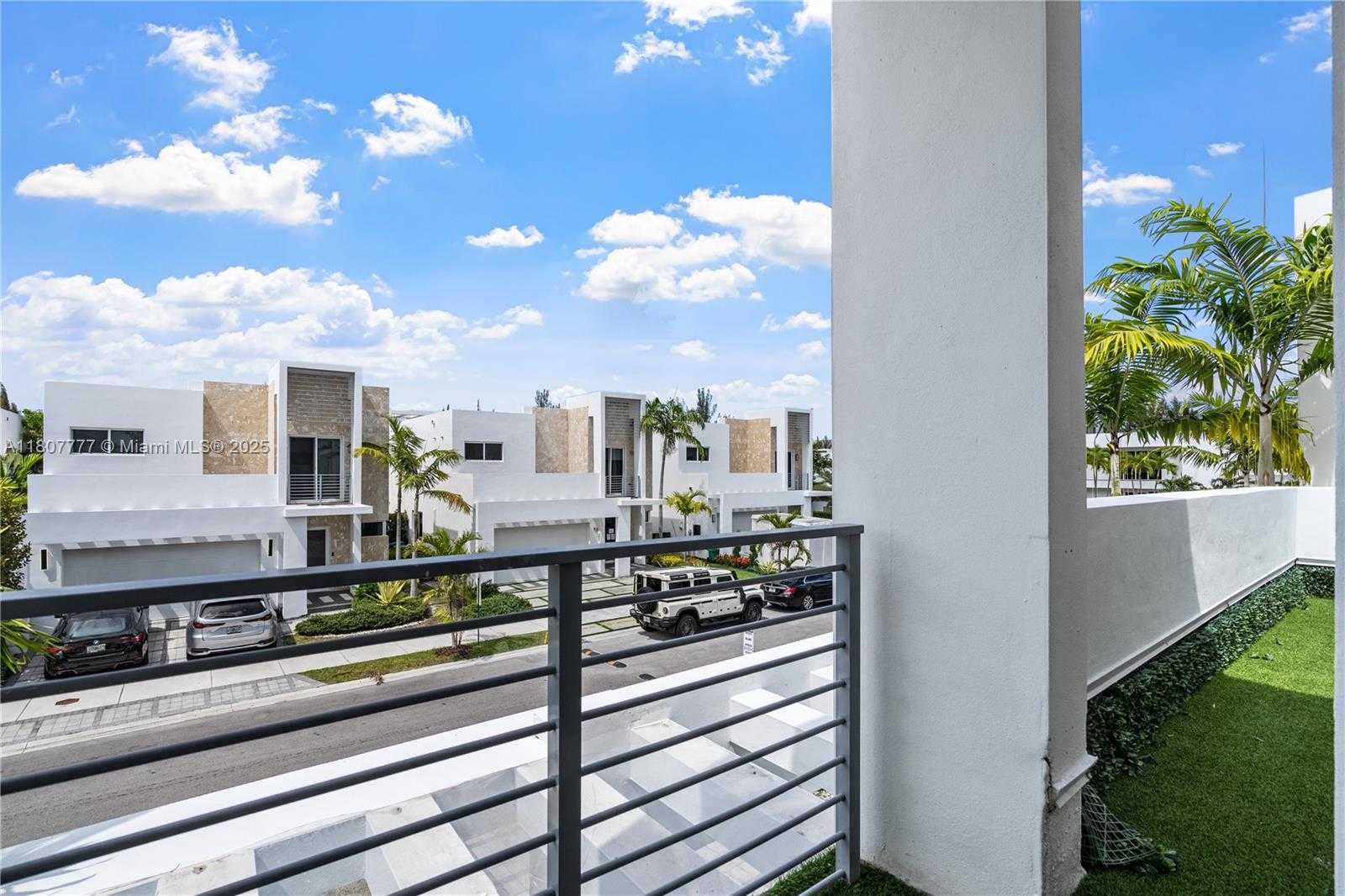 Small Image of 10330 NORTH WEST 68TH ST, Doral Number 43
