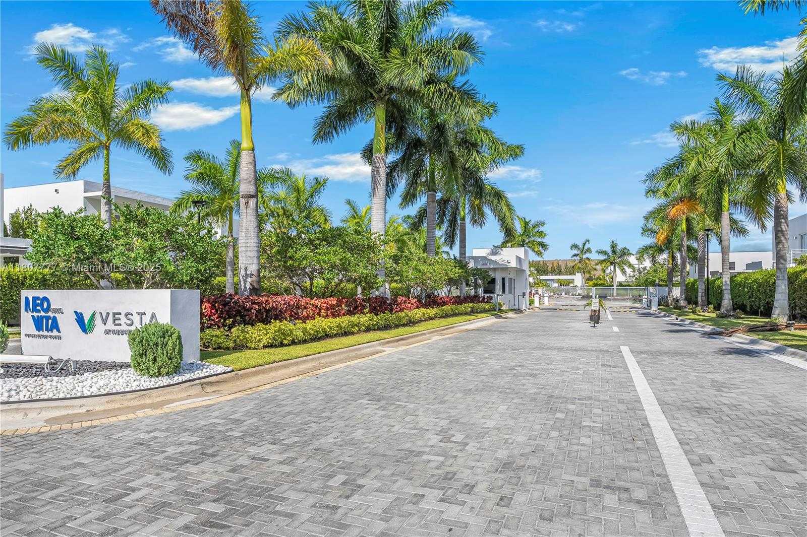Small Image of 10330 NORTH WEST 68TH ST, Doral Number 56