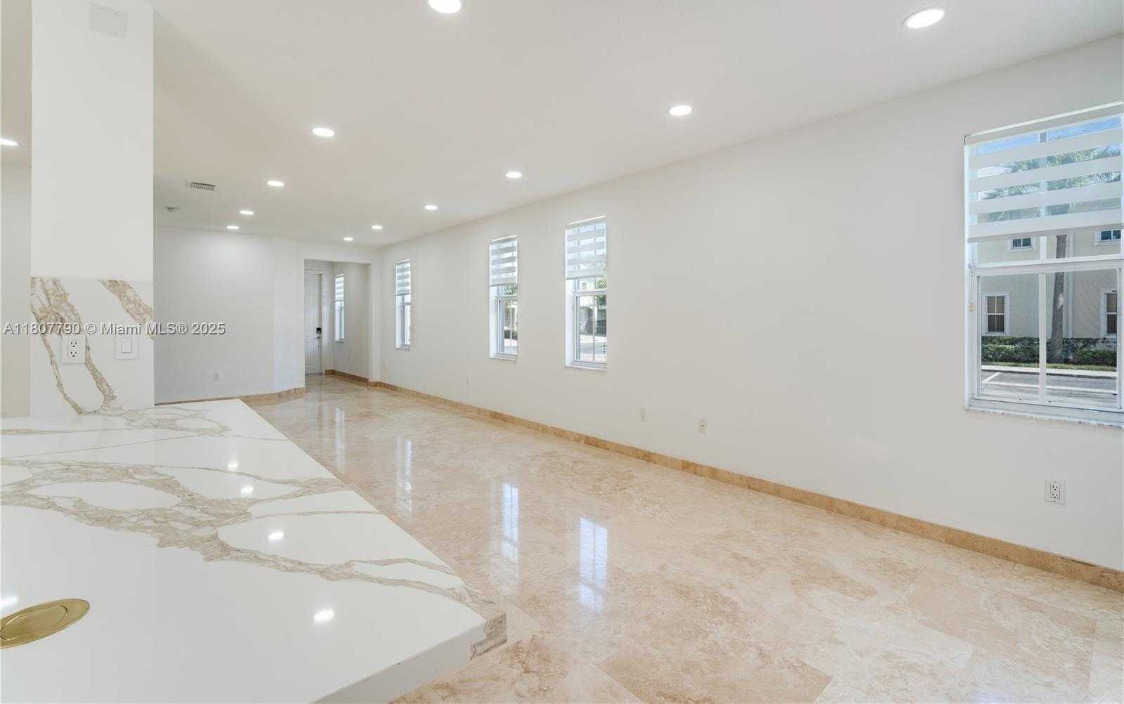Small Image of 7500 NORTH WEST 107TH PL #7500, Doral Number 11