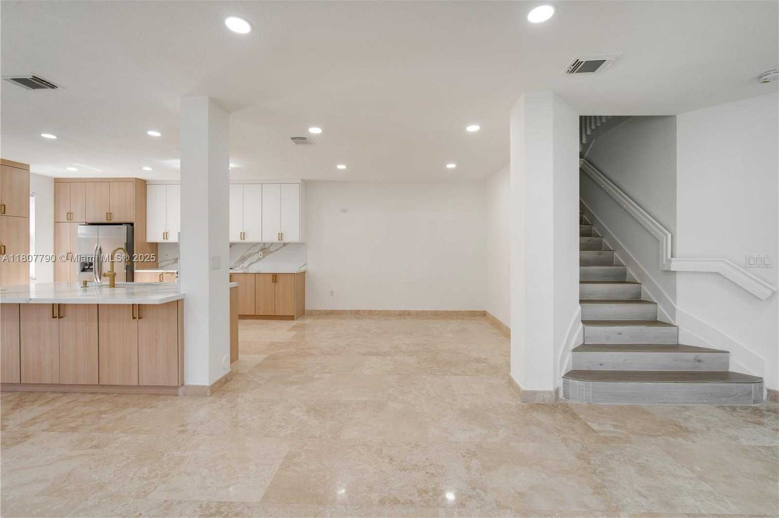 Small Image of 7500 NORTH WEST 107TH PL #7500, Doral Number 3