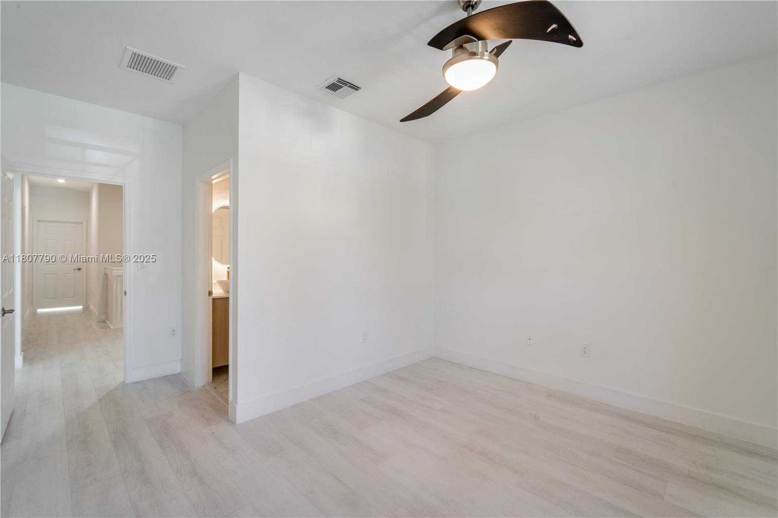 Small Image of 7500 NORTH WEST 107TH PL #7500, Doral Number 30