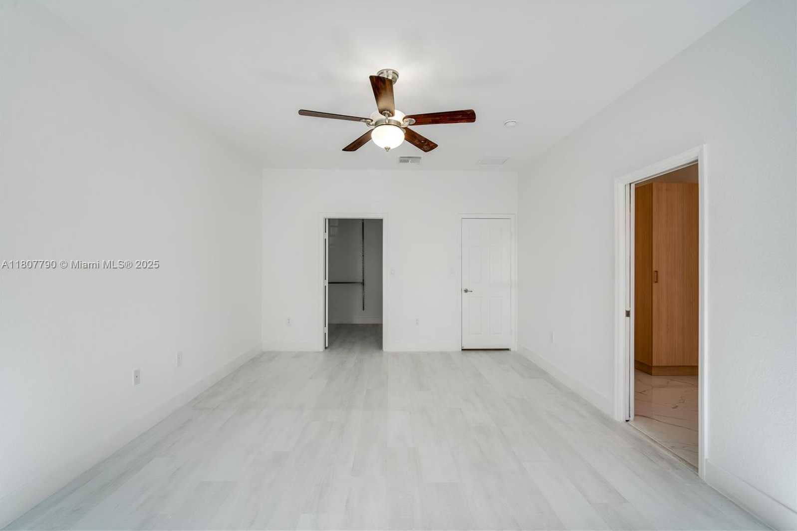 Small Image of 7500 NORTH WEST 107TH PL #7500, Doral Number 35