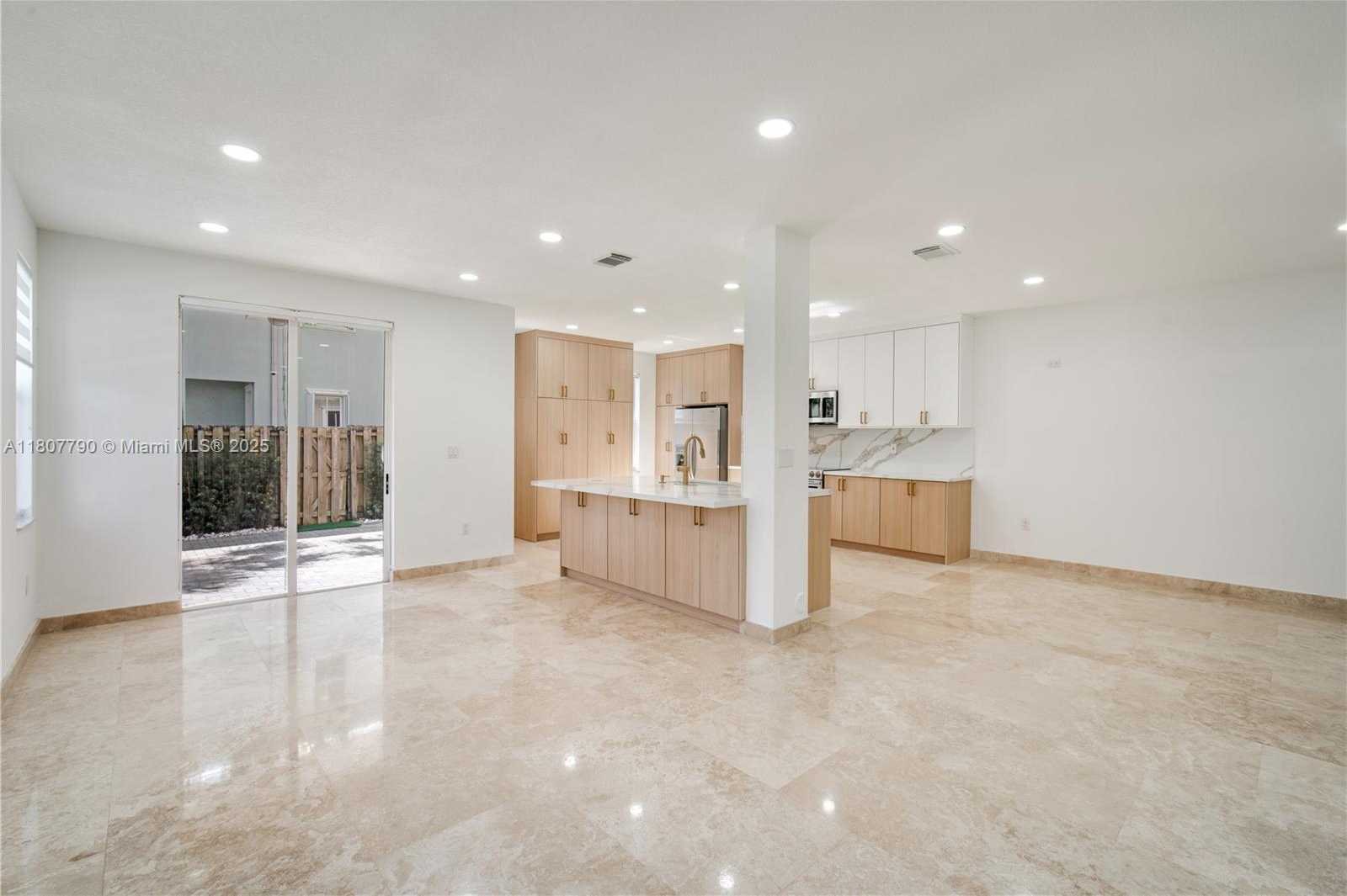 Small Image of 7500 NORTH WEST 107TH PL #7500, Doral Number 4