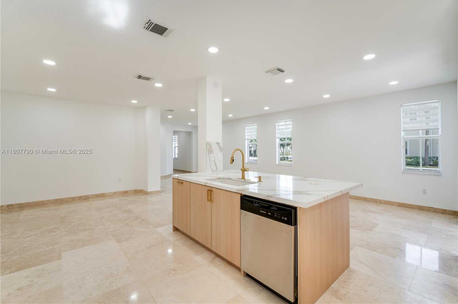 Small Image of 7500 NORTH WEST 107TH PL #7500, Doral Number 9