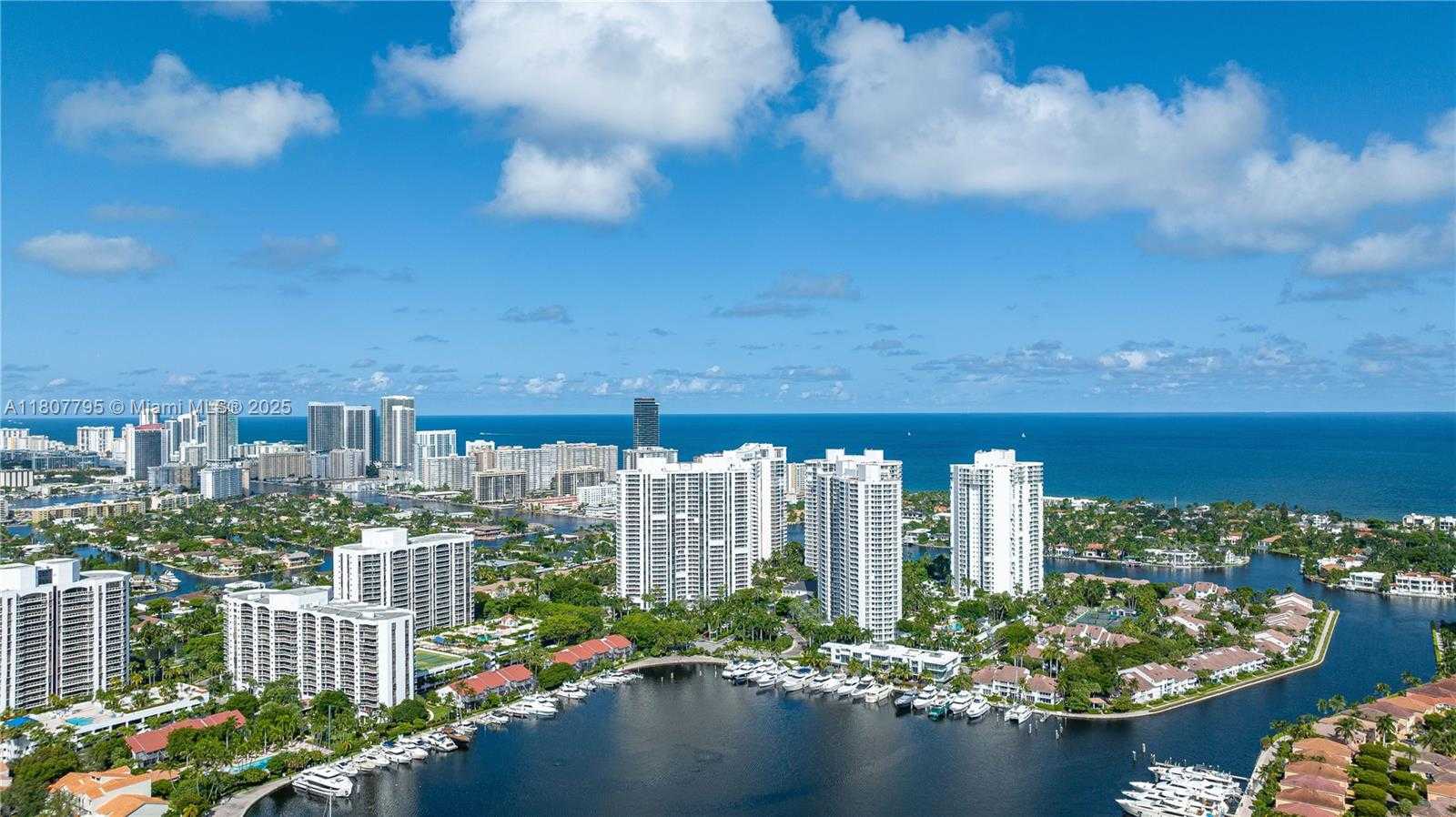 Small Image of 21150 POINT PLACE #LPH 2902, Aventura Number 11