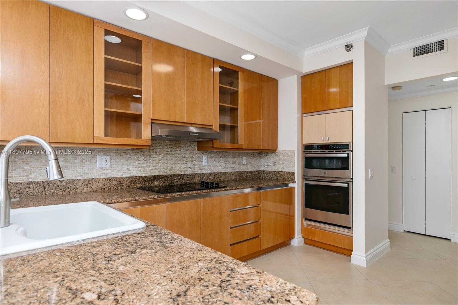 Small Image of 21150 POINT PLACE #LPH 2902, Aventura Number 15