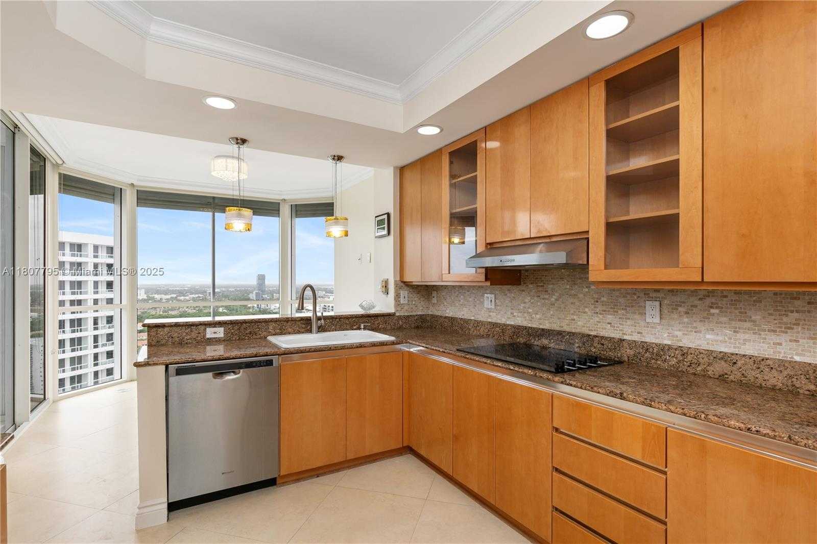 Small Image of 21150 POINT PLACE #LPH 2902, Aventura Number 19
