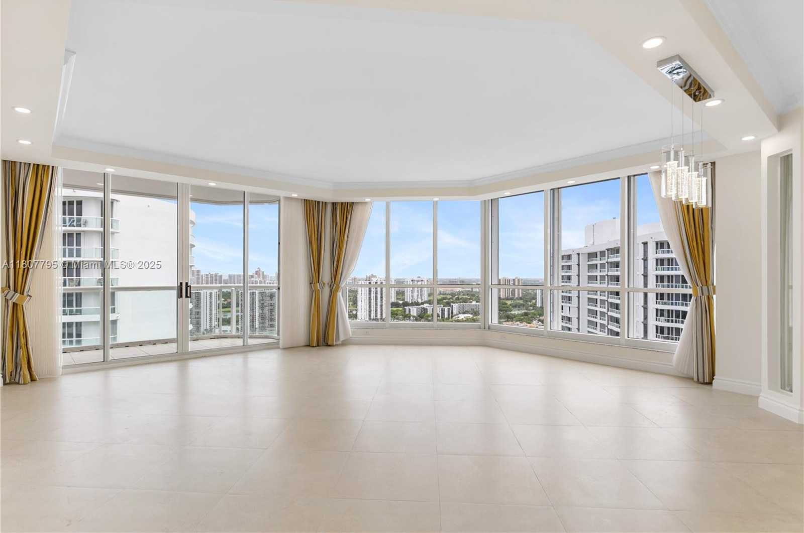 Small Image of 21150 POINT PLACE #LPH 2902, Aventura Number 2
