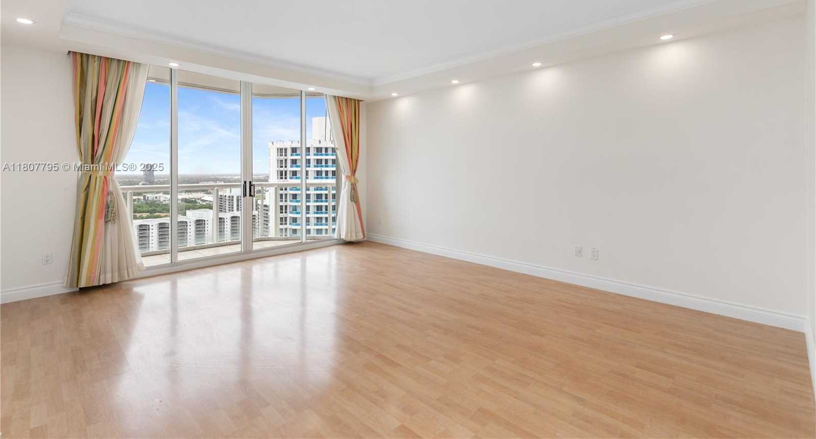 Small Image of 21150 POINT PLACE #LPH 2902, Aventura Number 21