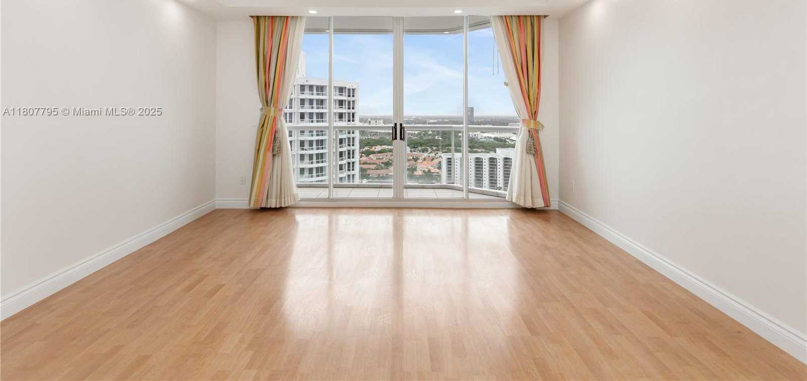 Small Image of 21150 POINT PLACE #LPH 2902, Aventura Number 22