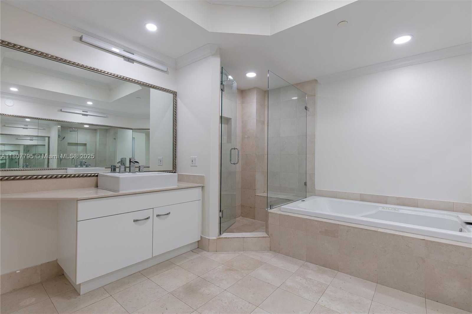 Small Image of 21150 POINT PLACE #LPH 2902, Aventura Number 26