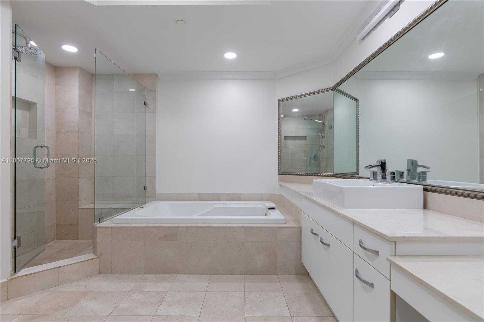 Small Image of 21150 POINT PLACE #LPH 2902, Aventura Number 27