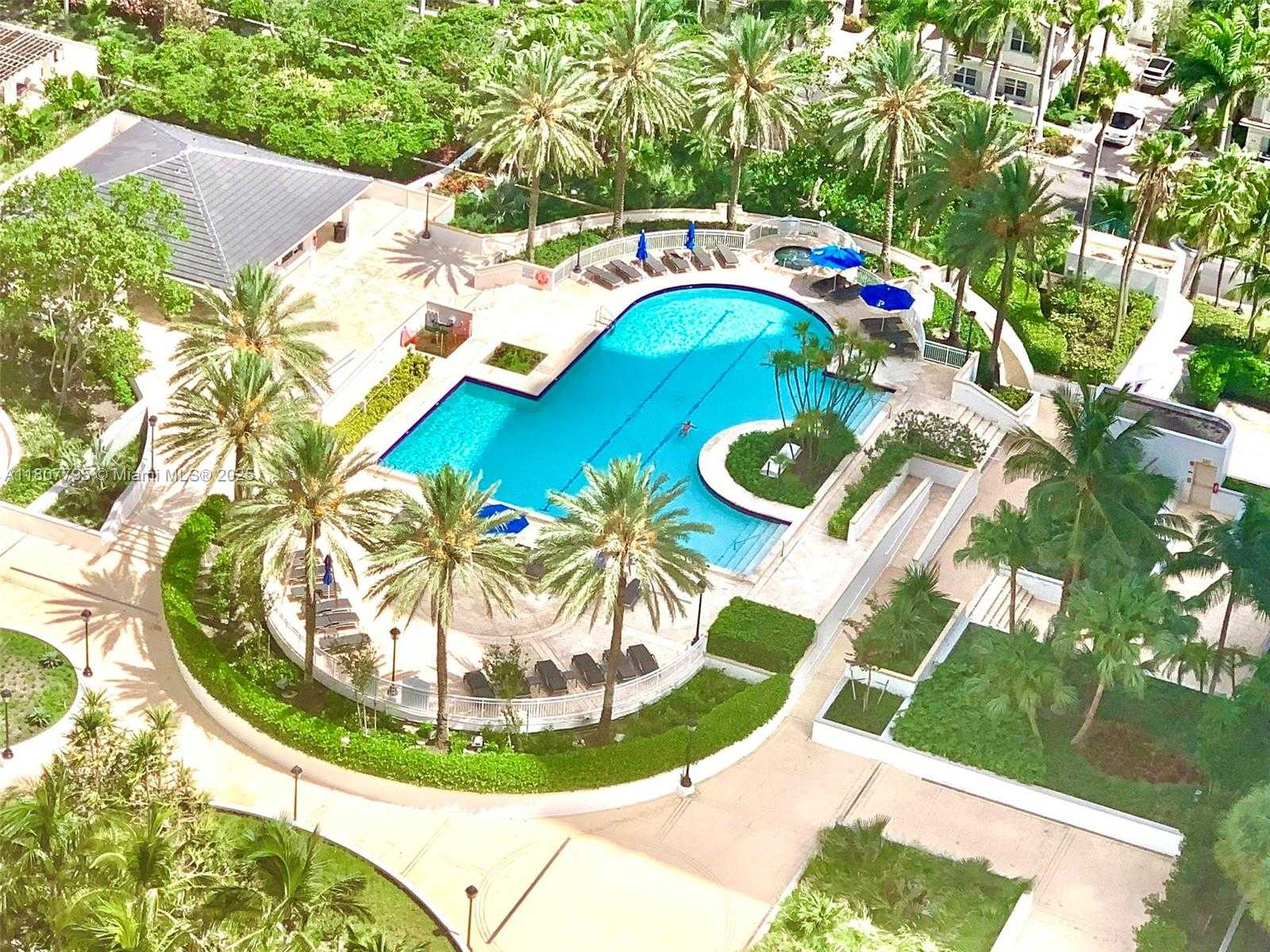 Small Image of 21150 POINT PLACE #LPH 2902, Aventura Number 31
