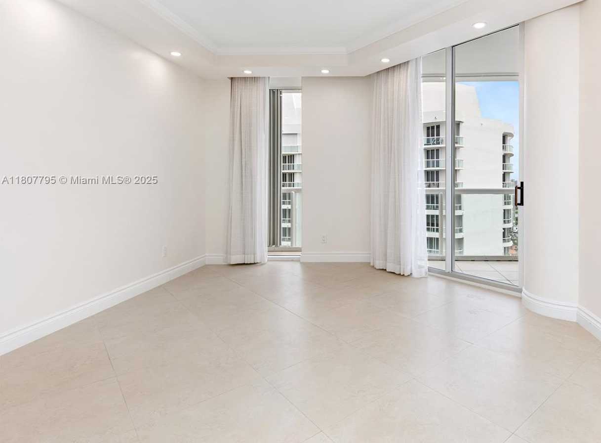 Small Image of 21150 POINT PLACE #LPH 2902, Aventura Number 33