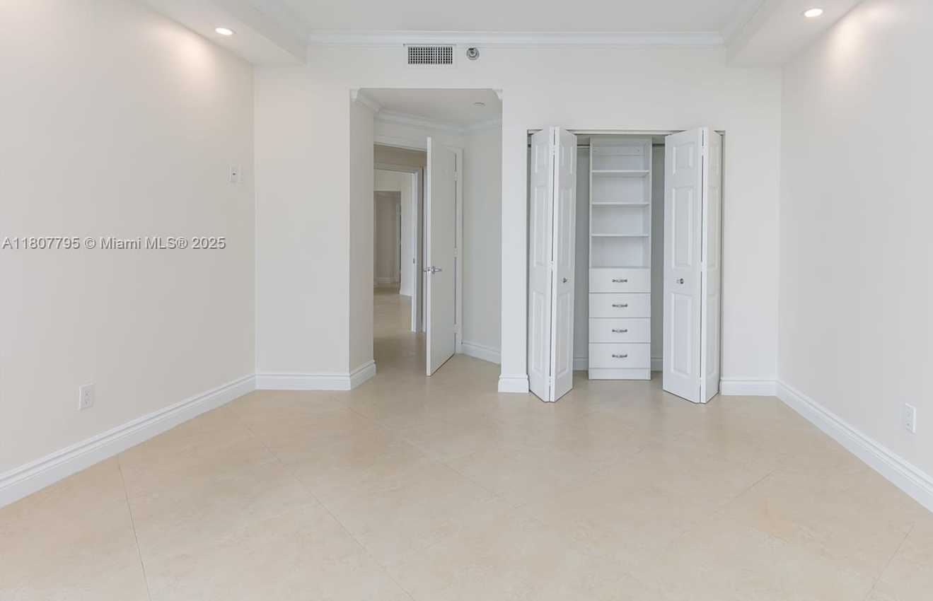 Small Image of 21150 POINT PLACE #LPH 2902, Aventura Number 35