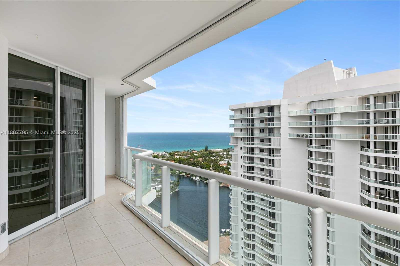 Small Image of 21150 POINT PLACE #LPH 2902, Aventura Number 39