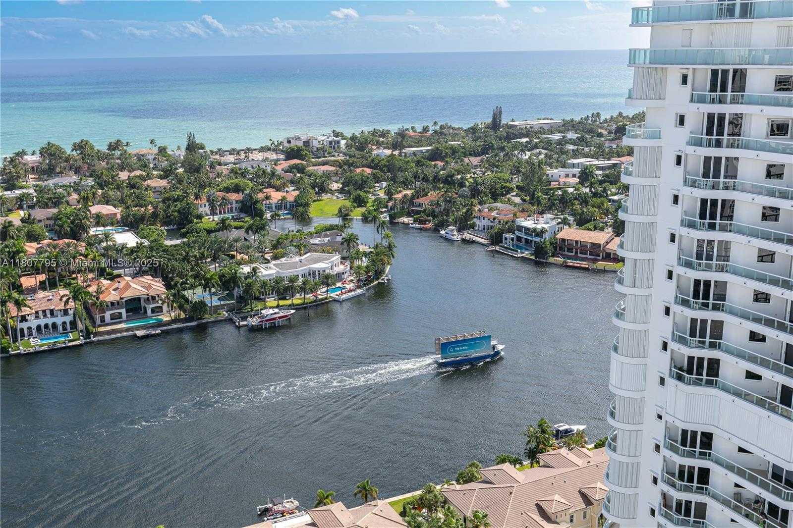 Small Image of 21150 POINT PLACE #LPH 2902, Aventura Number 40