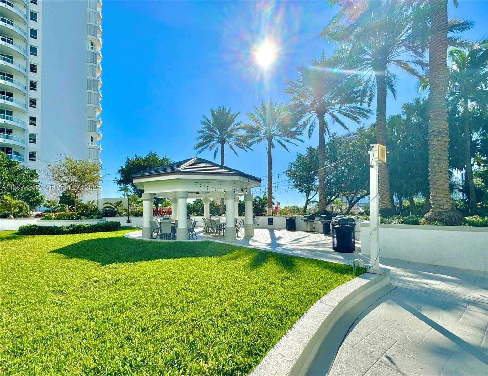Small Image of 21150 POINT PLACE #LPH 2902, Aventura Number 46