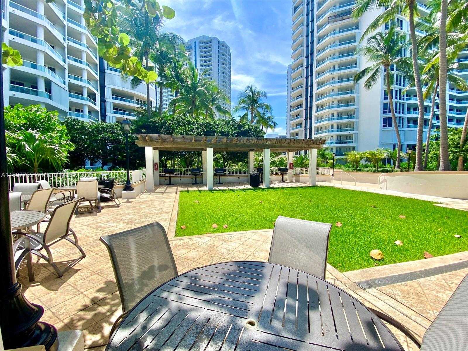 Small Image of 21150 POINT PLACE #LPH 2902, Aventura Number 47