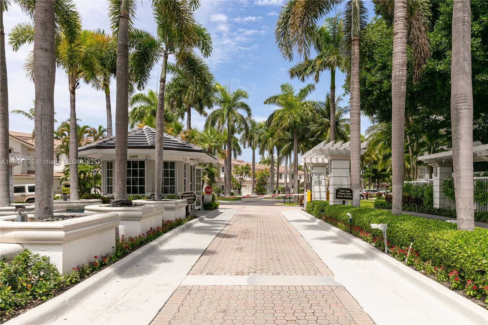 Small Image of 21150 POINT PLACE #LPH 2902, Aventura Number 54