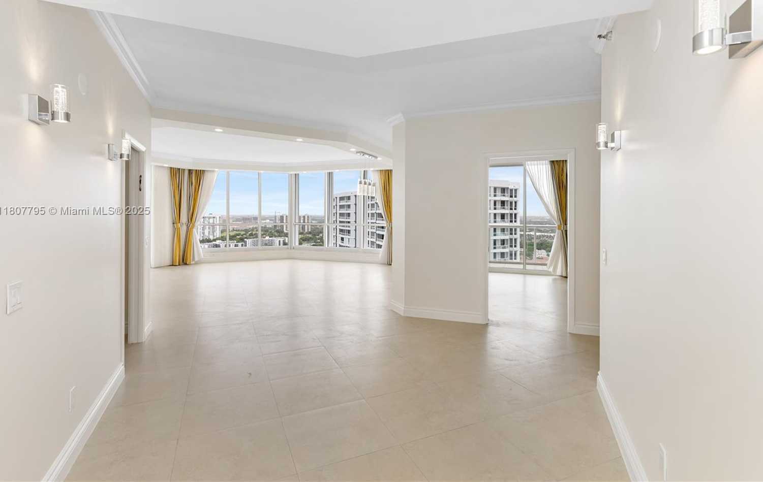 Small Image of 21150 POINT PLACE #LPH 2902, Aventura Number 6