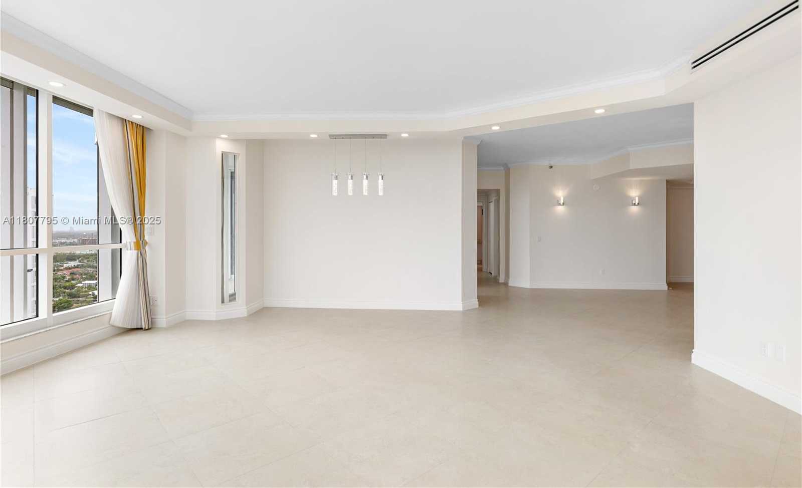 Small Image of 21150 POINT PLACE #LPH 2902, Aventura Number 7