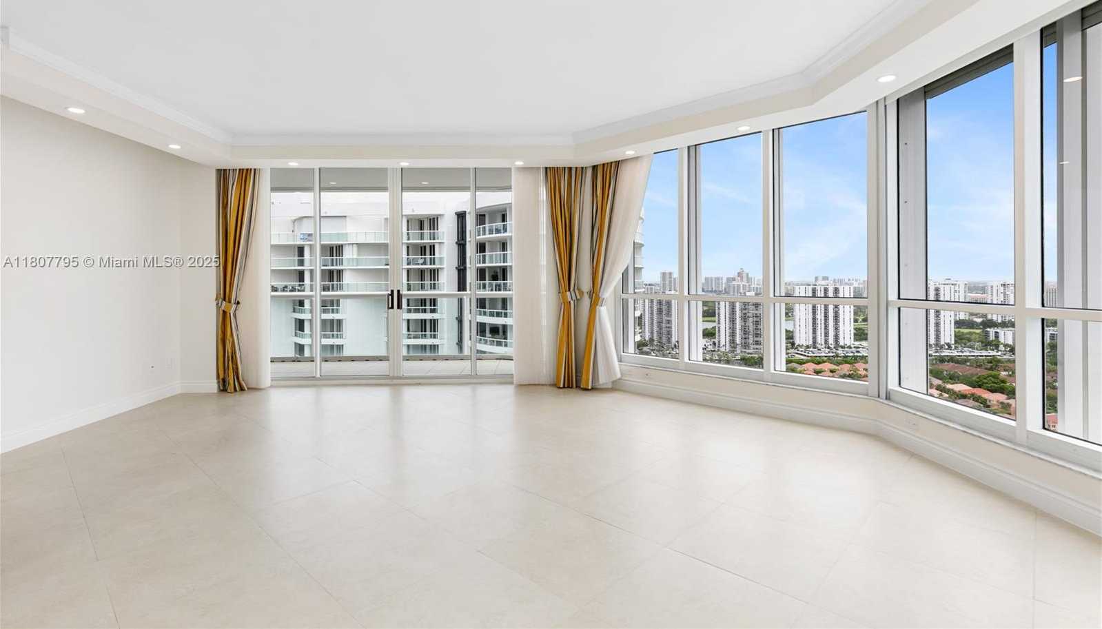 Small Image of 21150 POINT PLACE #LPH 2902, Aventura Number 8