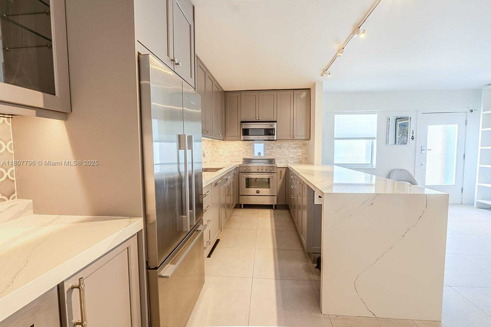 Small Image of 1545 EUCLID AVE #5C, Miami Beach Number 3